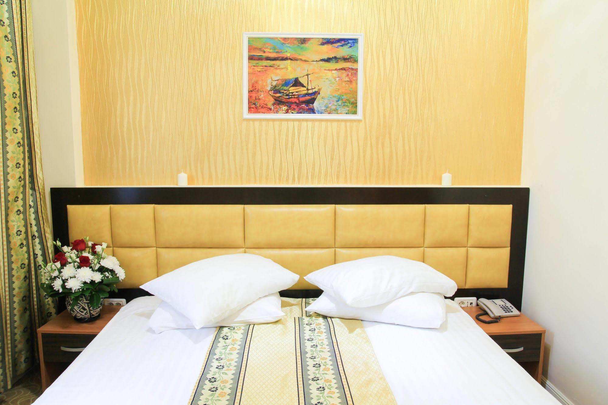 Best Western Hotel Lev Or I بوخارست المظهر الخارجي الصورة